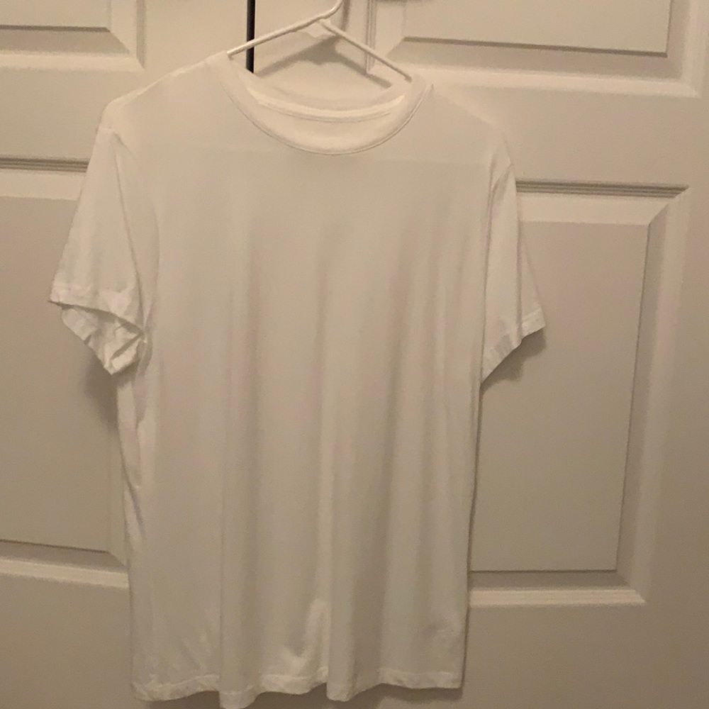 White crew neck tee